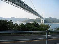 因島大橋は はるか頭上