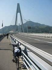 生口橋を渡る